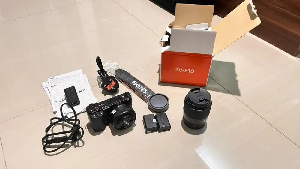 SONY ZV E10 With 16-50mm kit lens + Sigma Lens 30mm 1.4 F (SECOND)