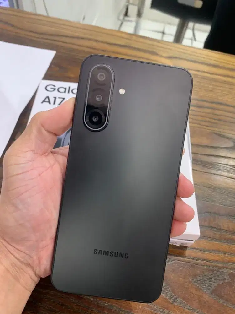 Samsung Galaxy A17 5G 8/256GB Second Garansi Resmi