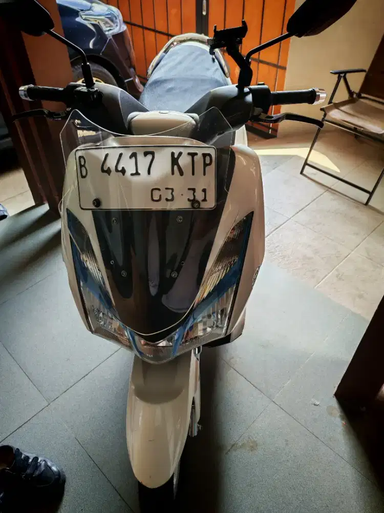 Lexi 125 (putih)