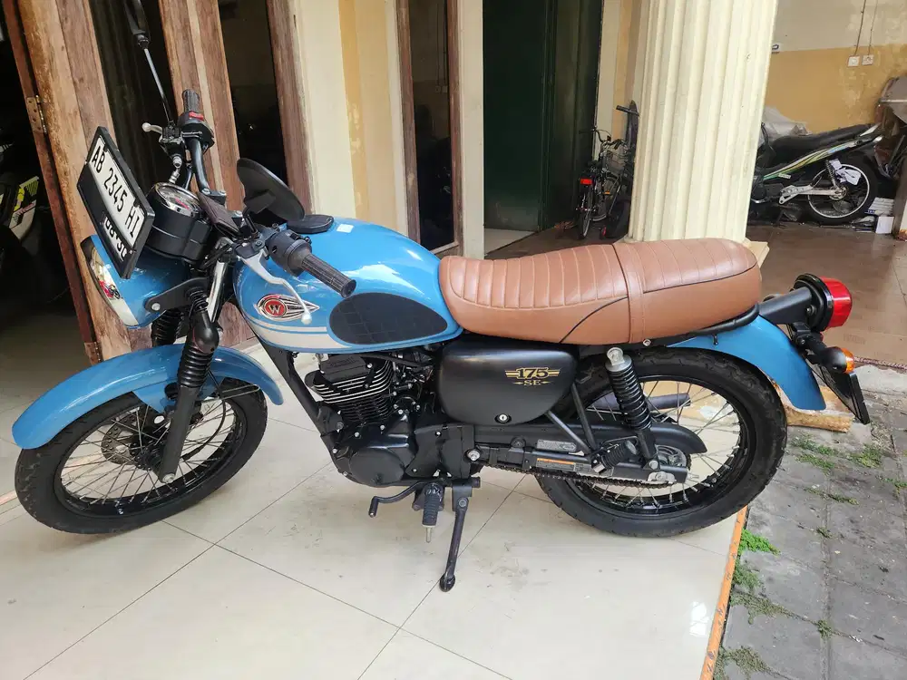 W 175 biru hitam 2018 low km istimewa Gbm