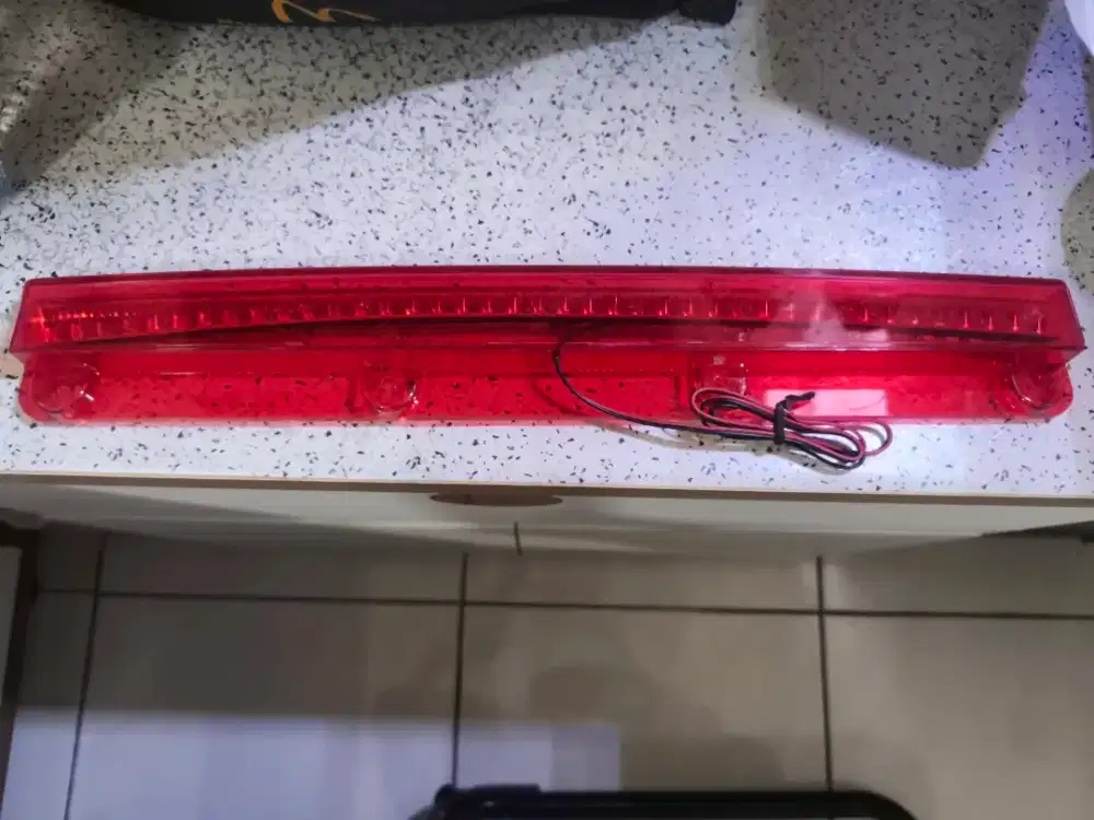 Lampu Spoiler Panjang
