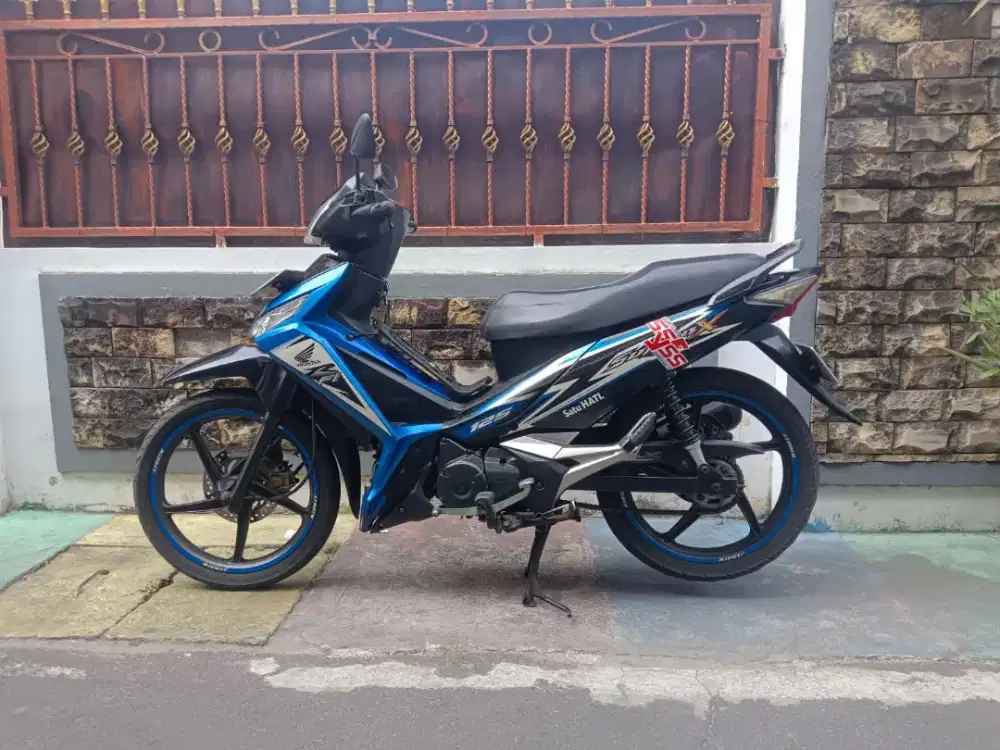 supra x 125 cw fi 2015 pajak panjang mesin bagus body orisinil