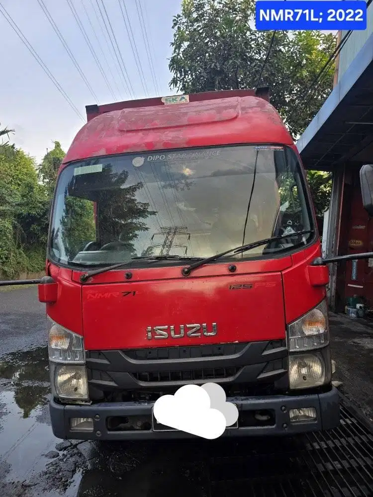 Truk Isuzu Elf 6roda NMR71L Box tahun 2022