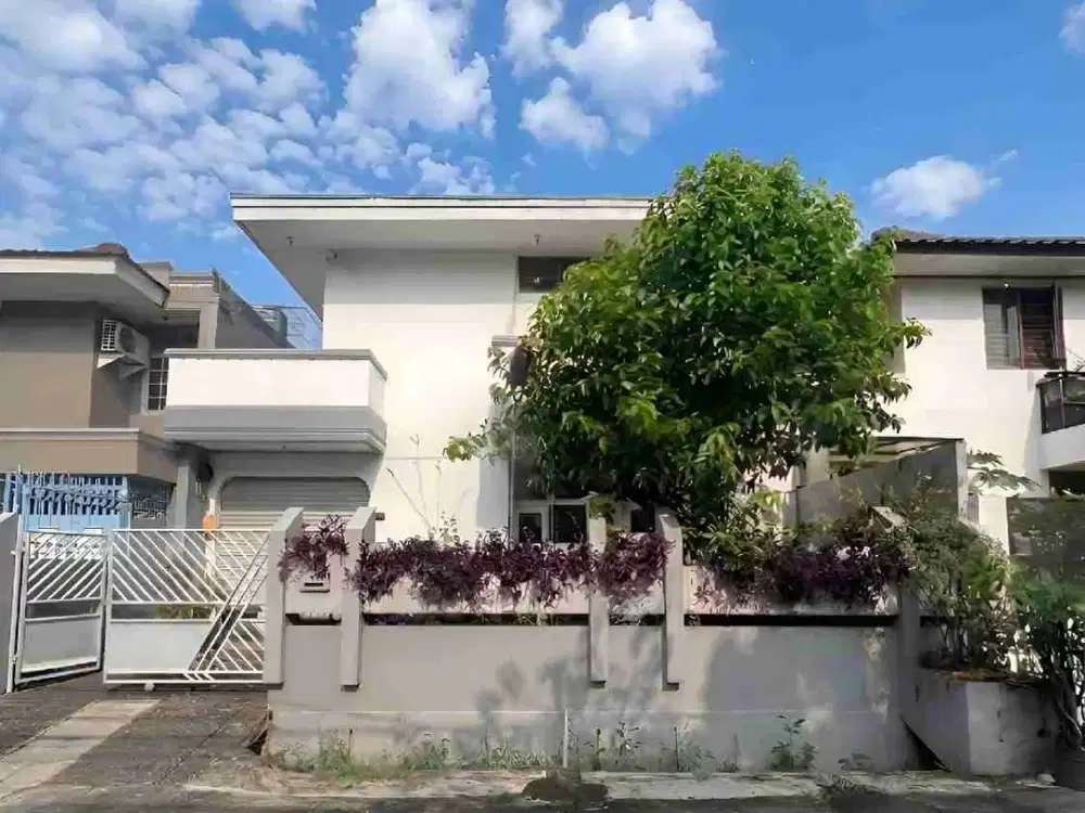 Disewakan Rumah Kedoya Baru Blok E Depan Taman