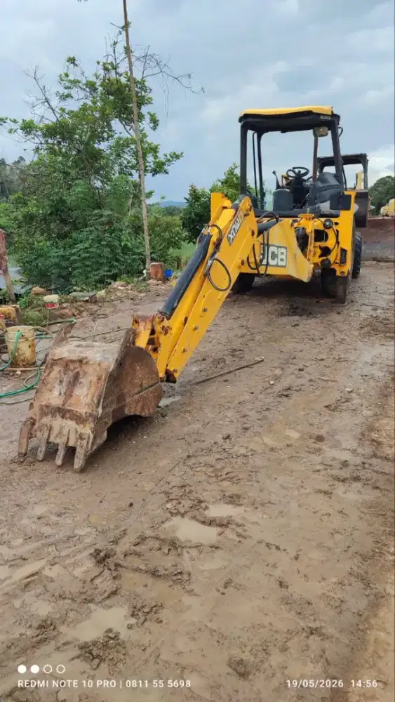 JCB Backhoe Loader 2013
di Samarinda