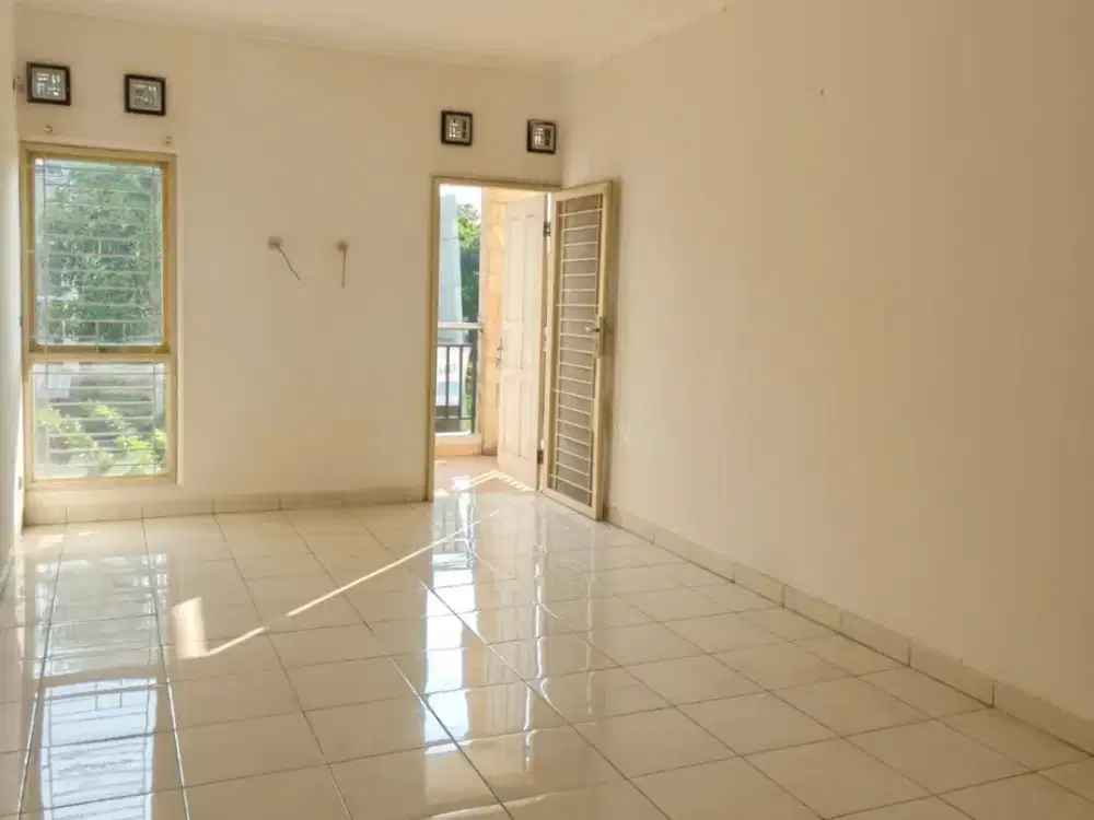 Dijual rumah 2 lantai harga bagus di taman kencana