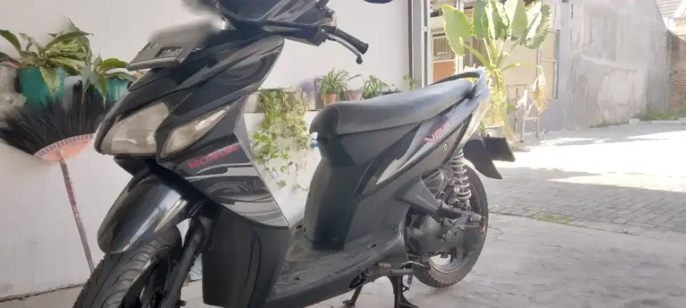 Dijual vario 2010 karbu warna hitam
