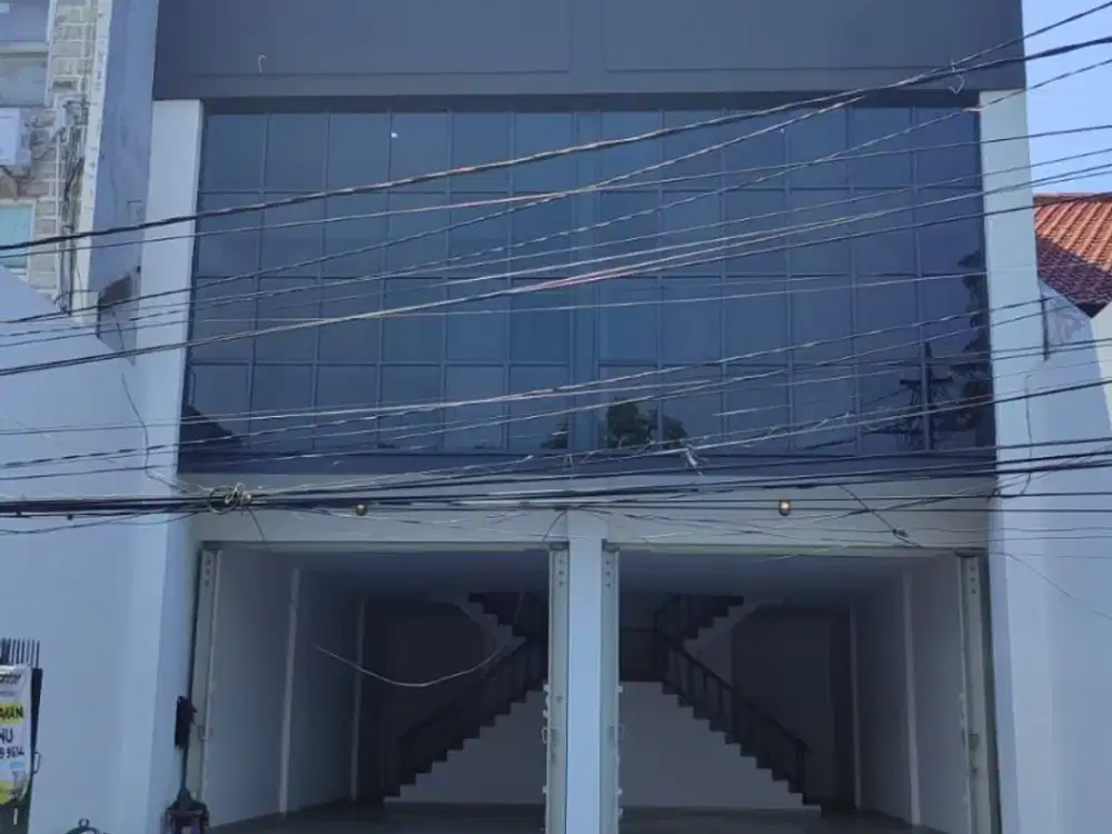 Shophouse 3 Lantai, Bangunan Modern Raya Darmo Baru Barat