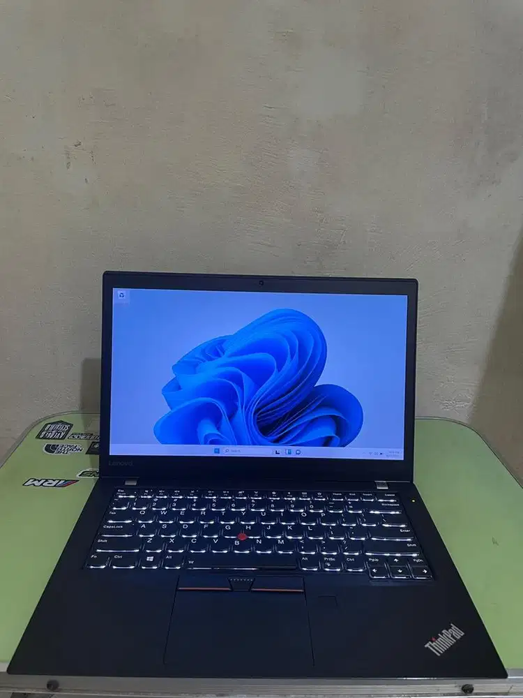 Laptop Lenovo Thinkpad T470s Intel Core i5 Generasi 6 Ram 8 SSD 256