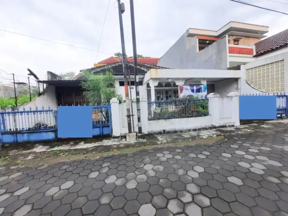 DEKAT UGM Jl Kaliurang Km 6 Rumah Mewah 4 KT Jl Gg Timor Timor Timur Dekat Pogung, Pandega, Plemburan, Sawtisari, Condongcatur Cocok Villa Rumah Mewah