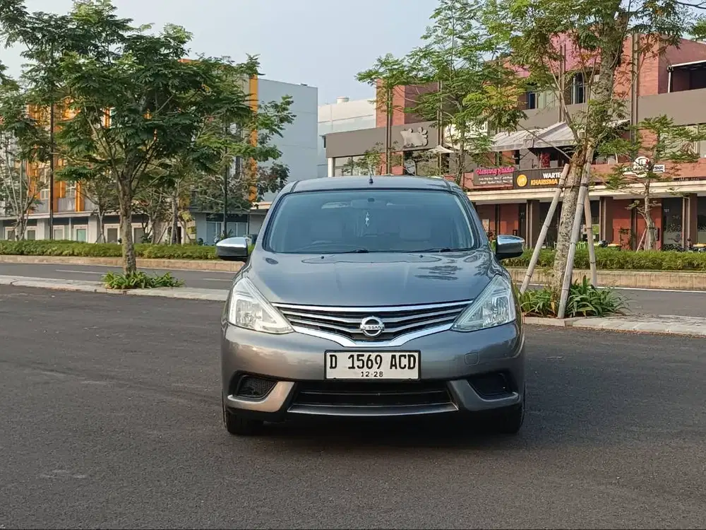 Nissan grand livina SV mt 2014 grey