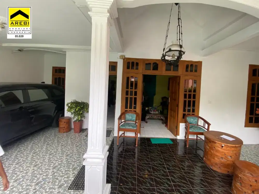 Rumah Hook Elegan dengan Ruang Super Lengkap di Perum Lawu Ngawi Jatim