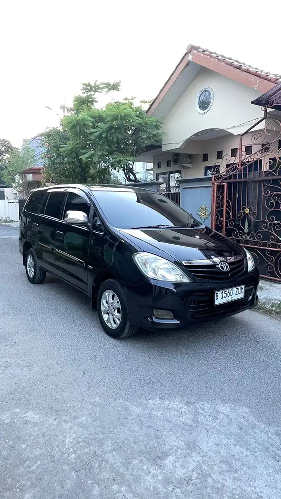 Toyota Kijang Innova 2011 Bensin
