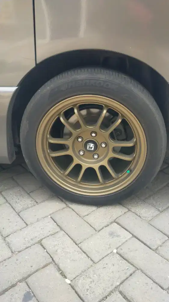 Velg r17 ukuran 215