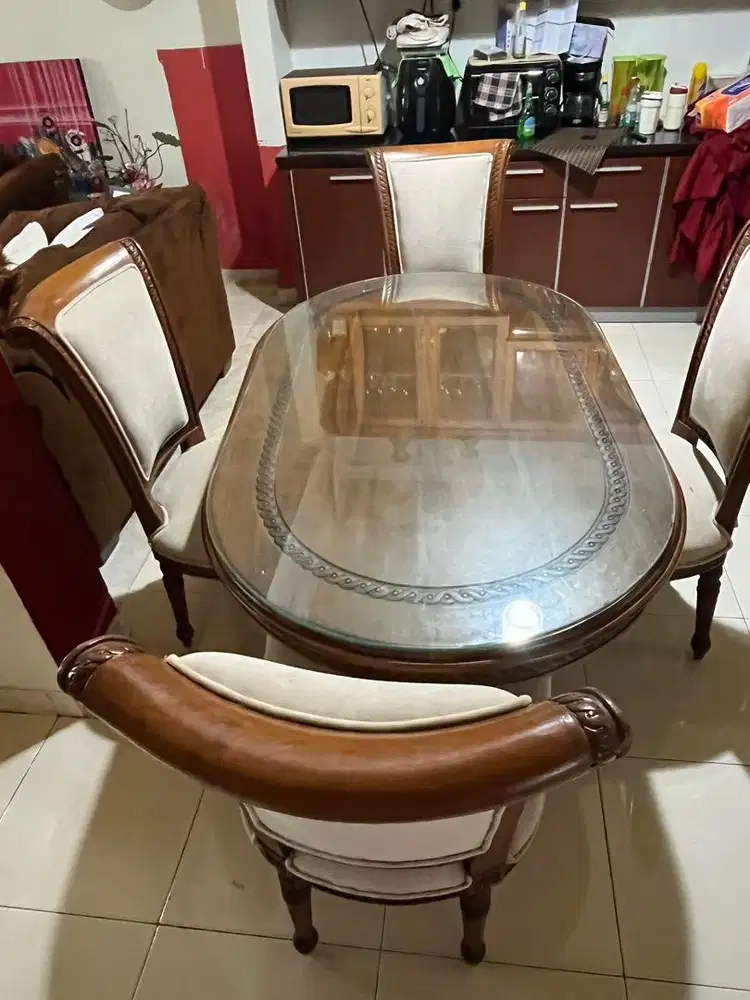 Di jual murah meja makan dan sofa