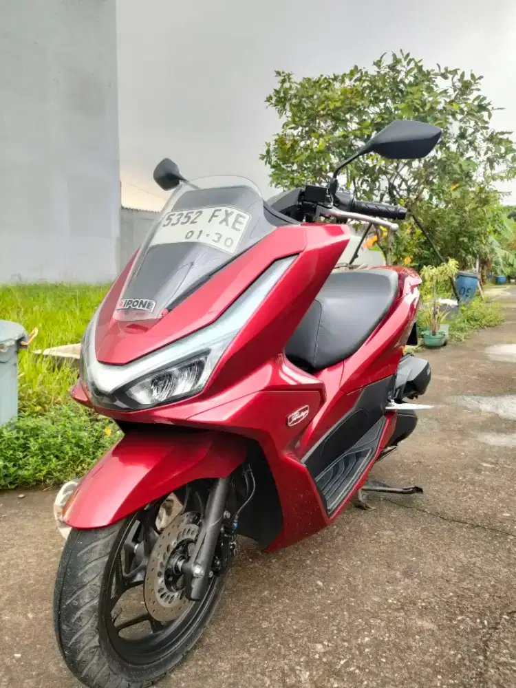 Di jual motor PCX 160 new merah glossy km rendah tinggal pakai