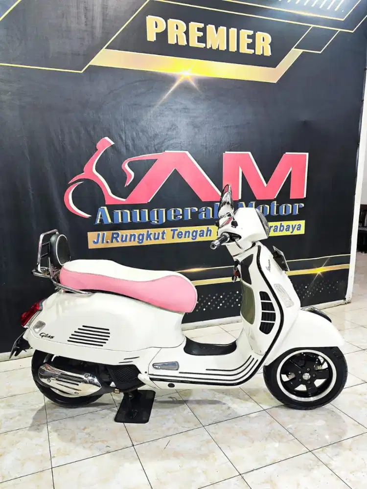 Piaggio Vespa GTS 150 REG 2018 odo 7rb slow on going
