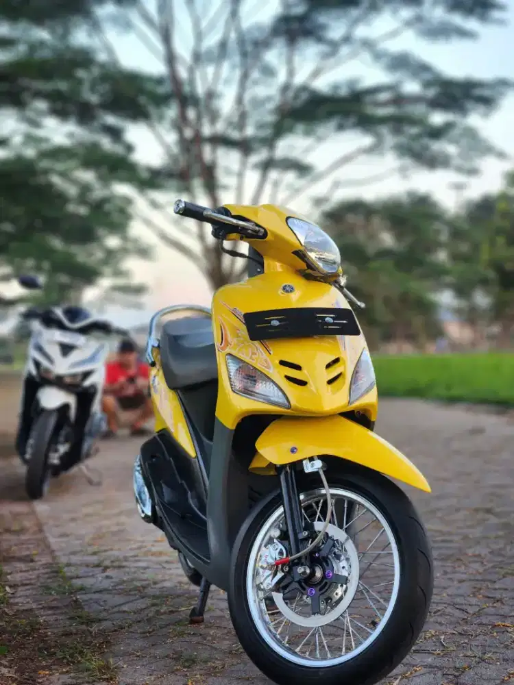 Mio Sporty Reddish Cocktail Yellow