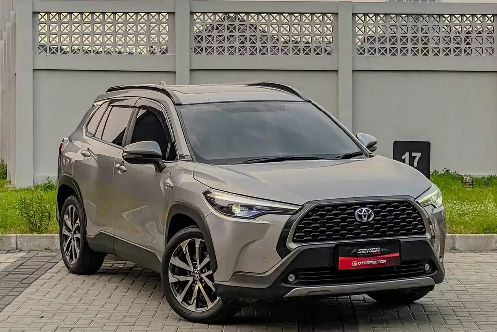 Toyota Corolla Cross 1.8 Hybrid Sunroof AT Matic 2021 Abu Abu.