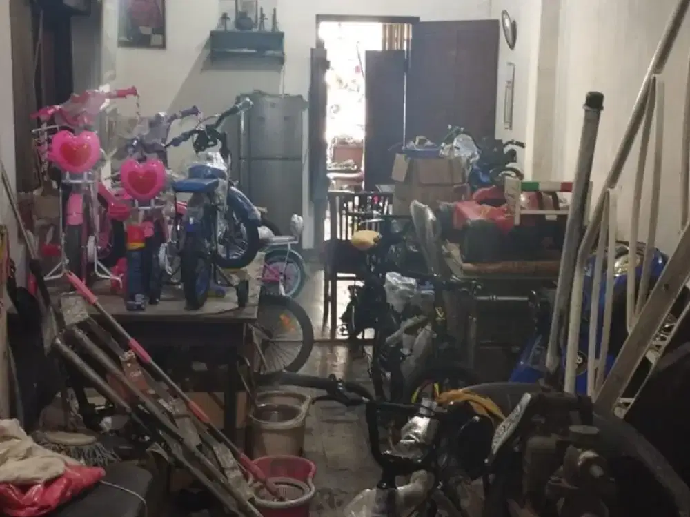Rumah dan Tempat Usaha di Jalan Veteran Ref.05633