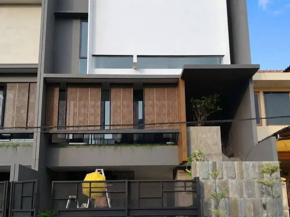 Rumah Manyar Kertoadi Strategis • New • Garasi 1