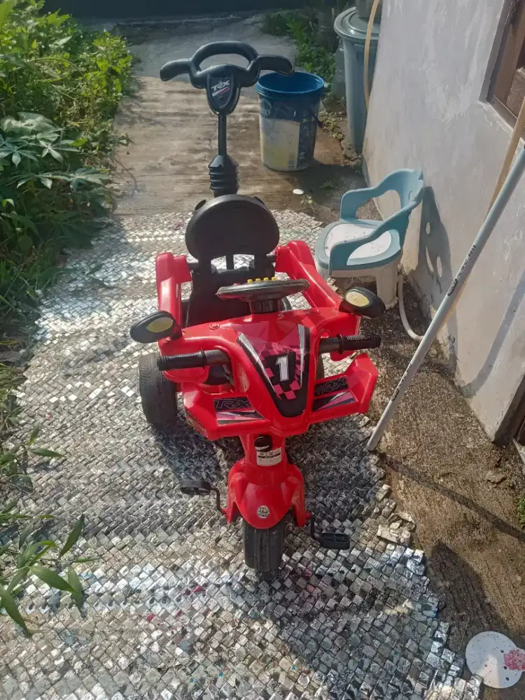 Sepeda anak laki laki