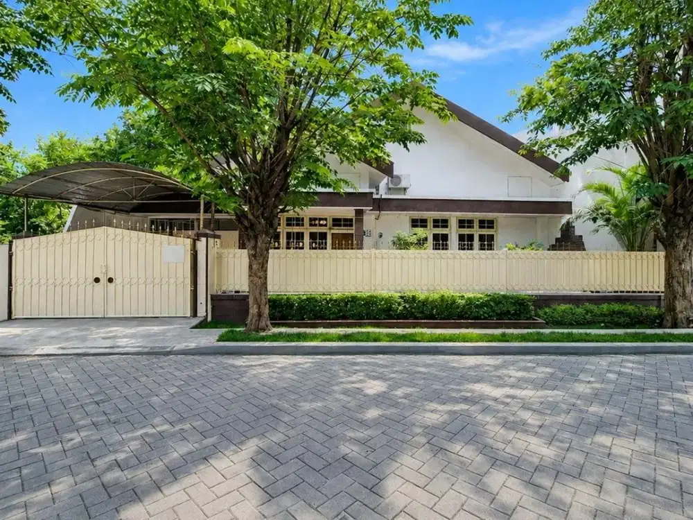 Rumah Dharmahusada Indah Strategis • Murah • Carport • Garasi