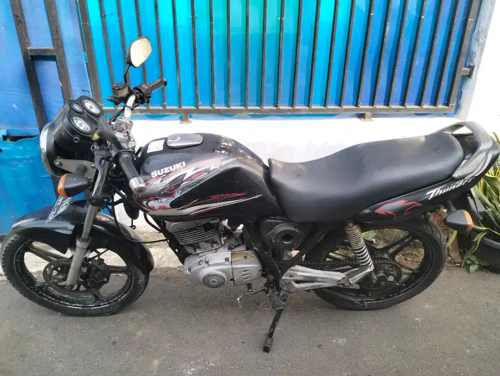 SUZUKI THUNDER 2005 MOTOR SEHAT SIAP PAKAI LANGSUNG