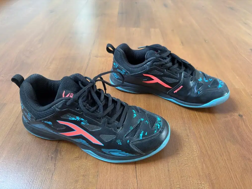 Sepatu Badminton Hundred