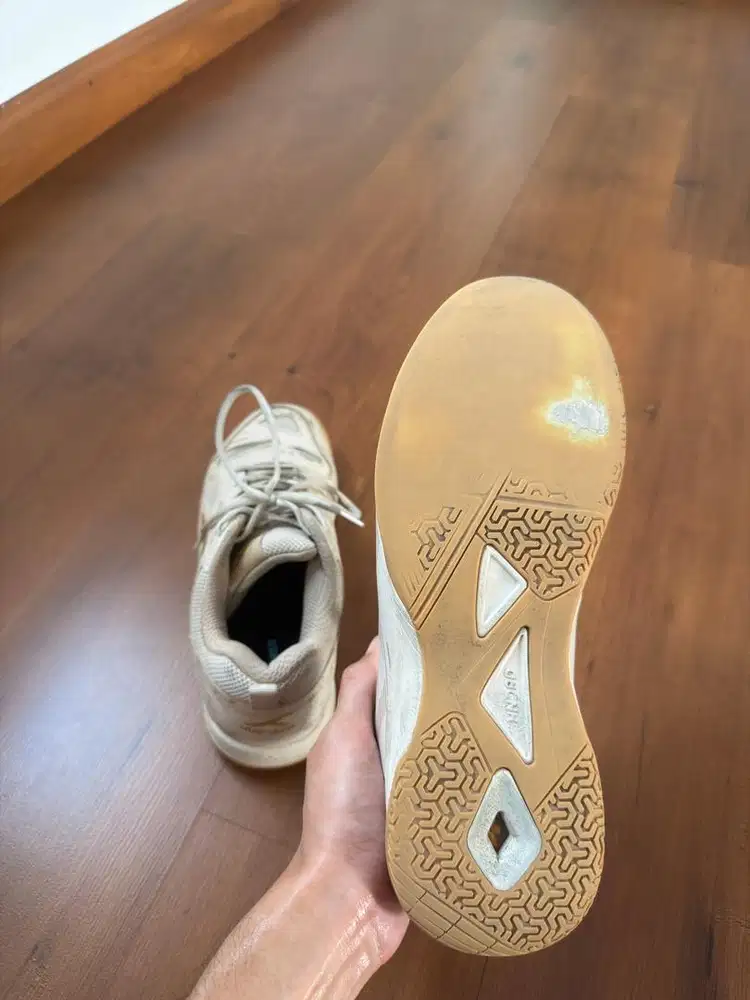Sepatu Badminton Hundred