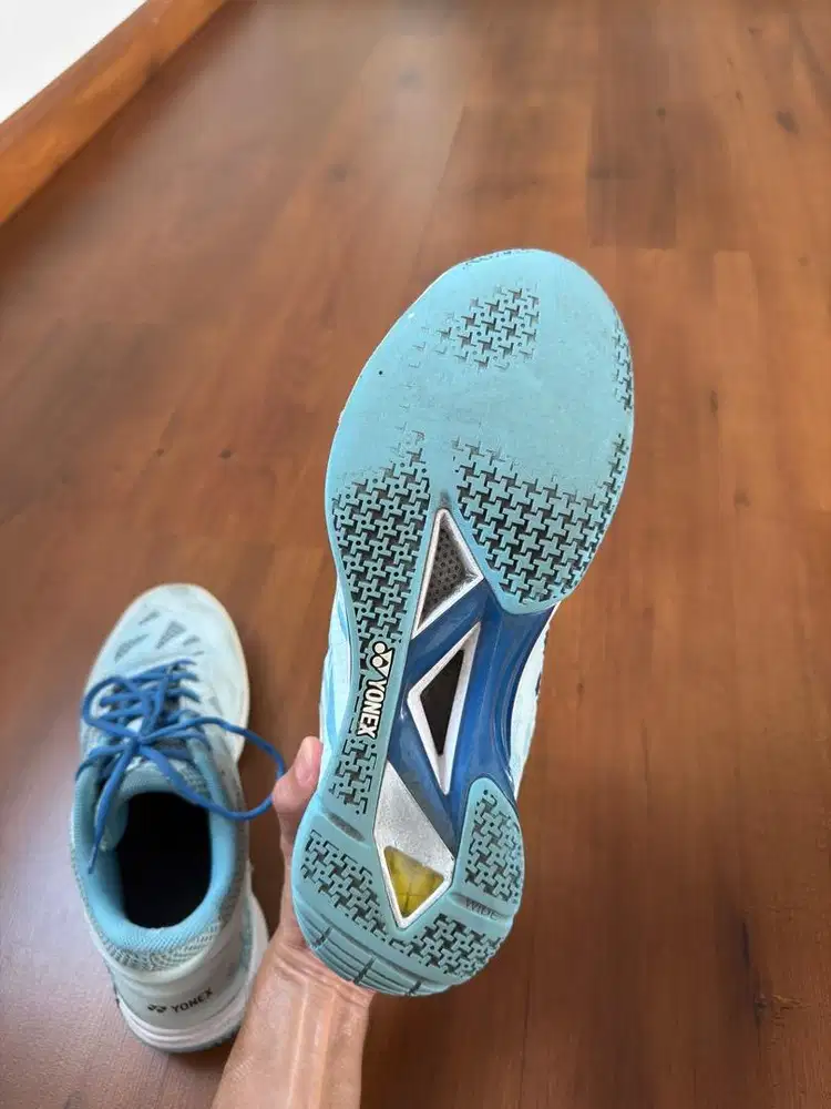 Sepatu Badminton Yonex