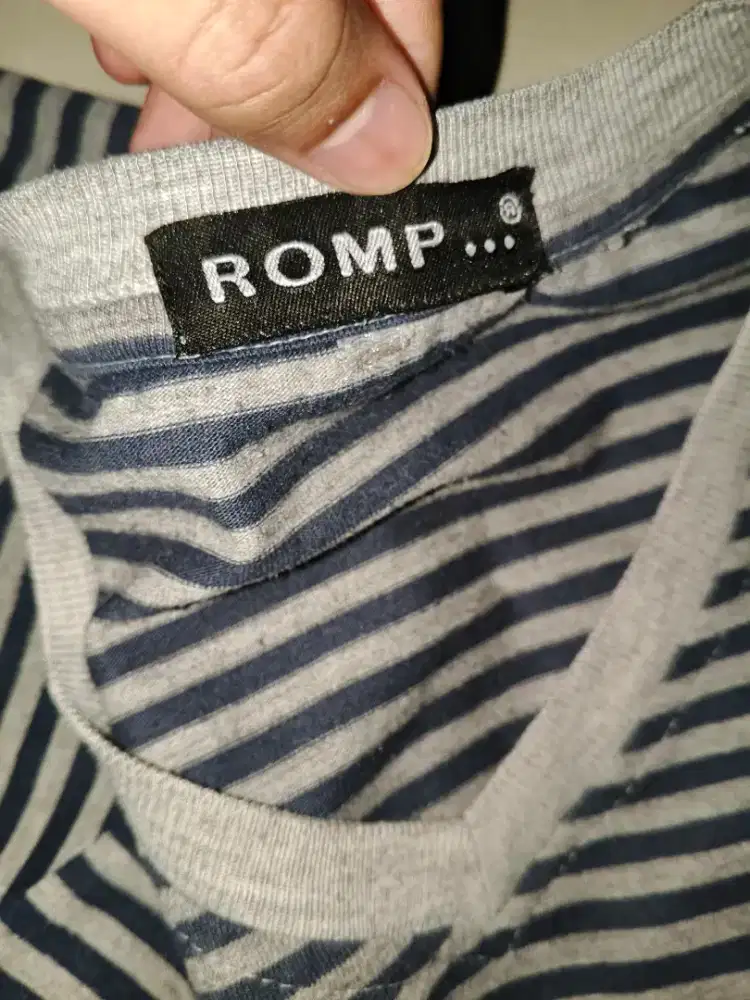 baju kaos merek Romp