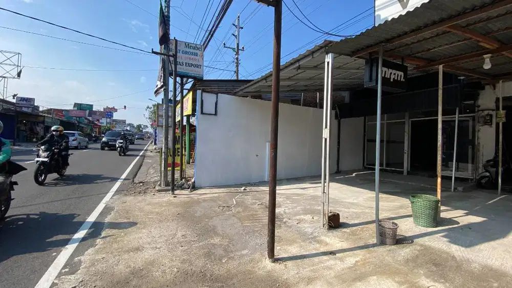 Disewakan Ruko Komersil Pinggir Jalan Persis
