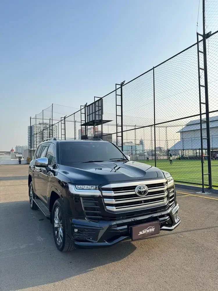 TOYOTA LAND CRUISER VXR 2023 HITAM