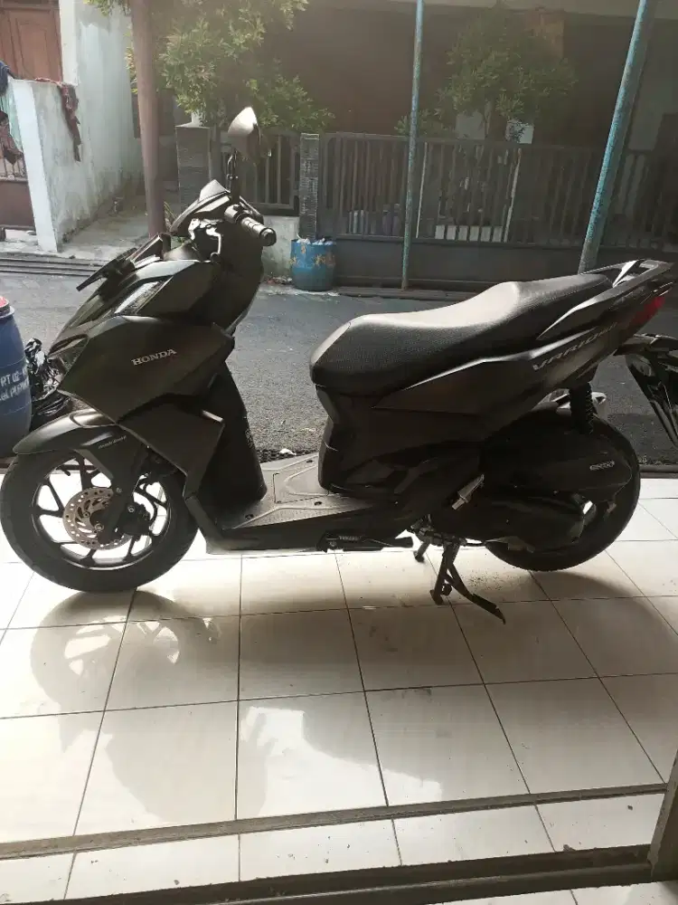 Vario Hitam 160