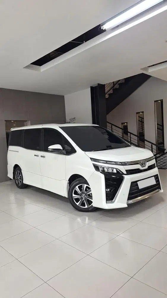 Toyota Voxy 2.0 at thn 2018