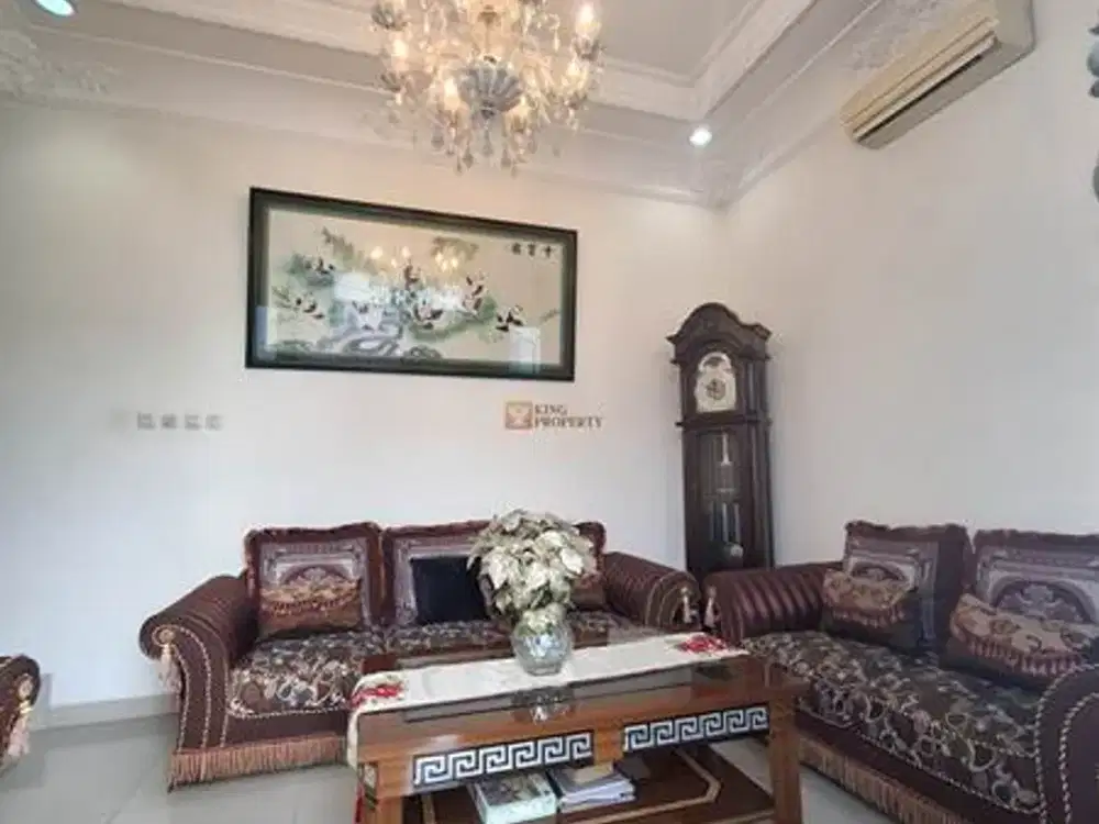 Kesempatan Terbaik Memiliki Rumah Premium , Dijual Perumahan 3 lantai Di Taman Meruya Semi Furnish Lokasi yang Strategis