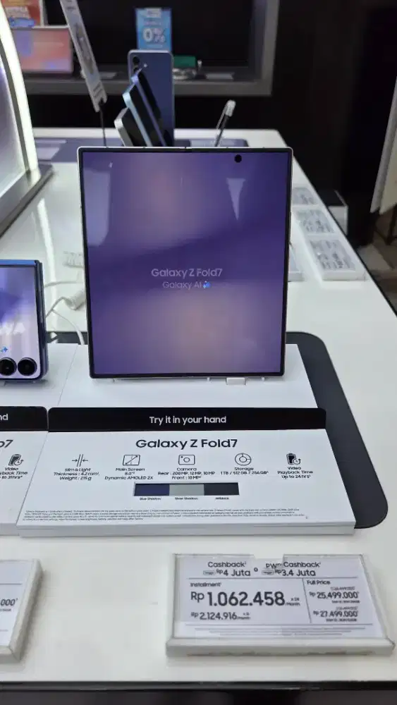 SAMSUNG GALAXY Z FOLD7 NEW!! FREE GALAXY BUDS4