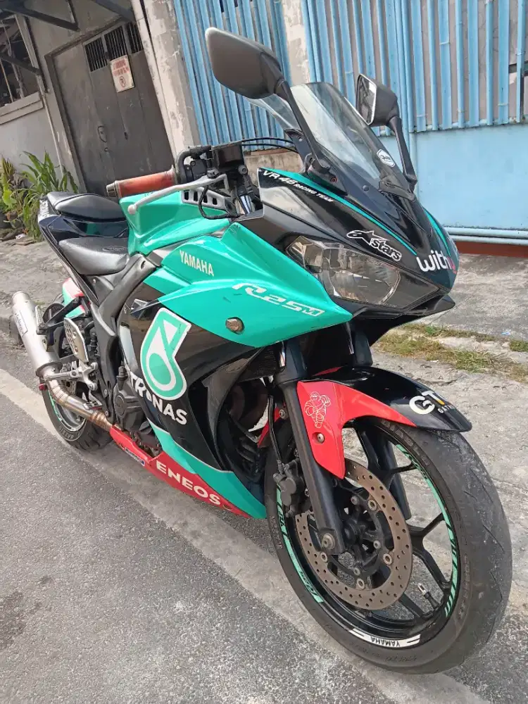 JUAL Cepat TER MURAH Yamaha YZF R25 Th 2014 Gress Pajangan Koleksi