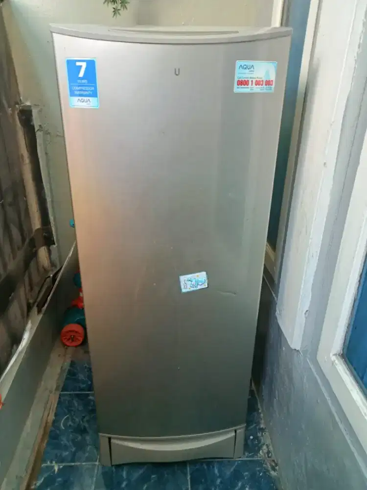 Jual cepet kulkas 1pintu merek aqua beli dr baru