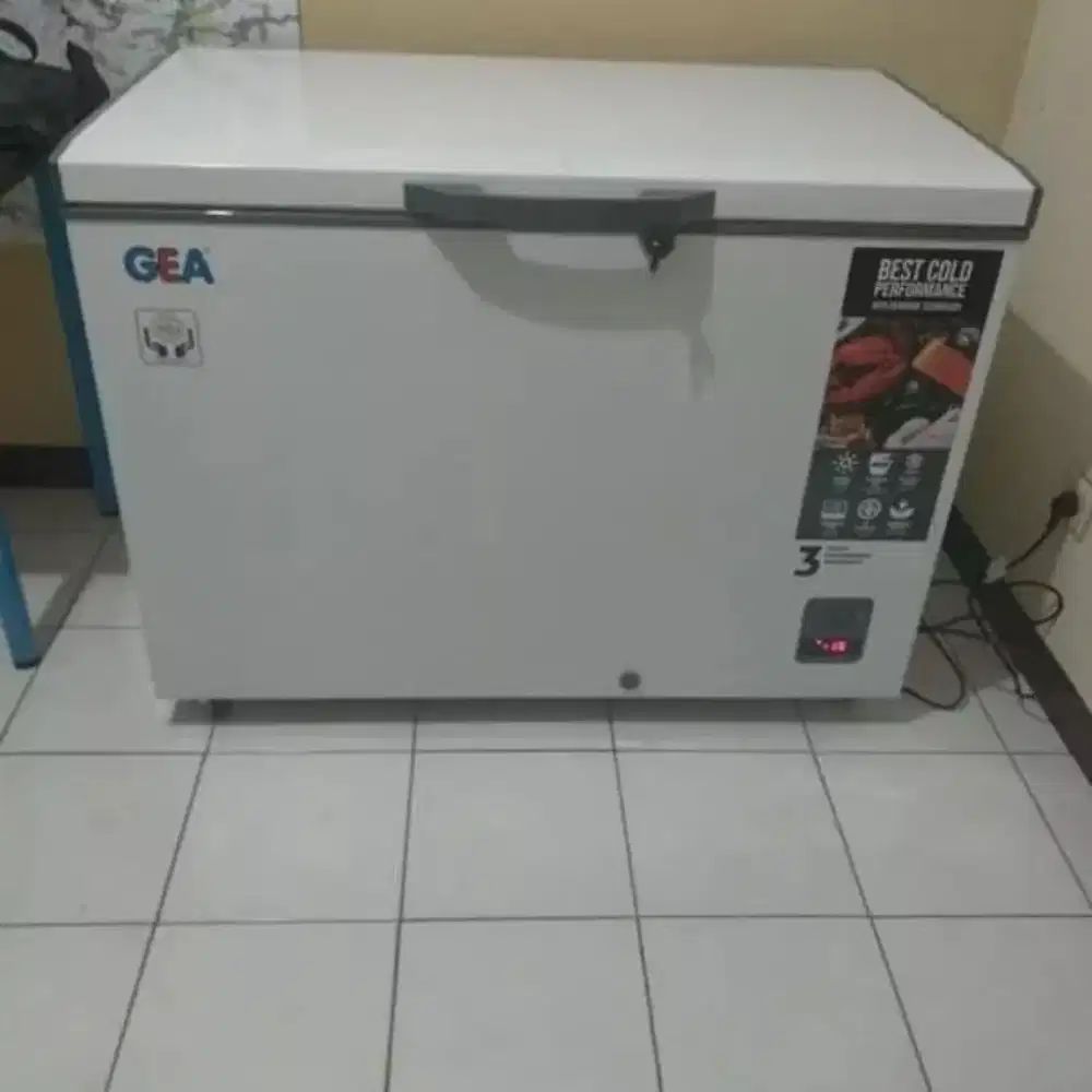 Freezer Rumahan GEA 330 Liter