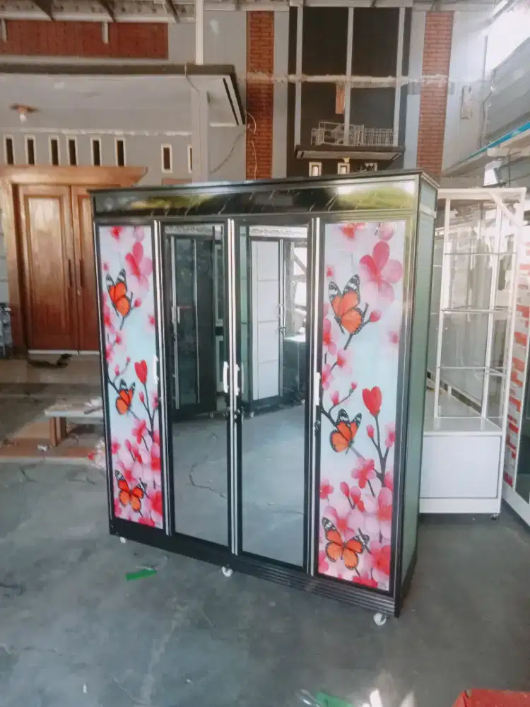 Lemari baju aluminium 4 pintu