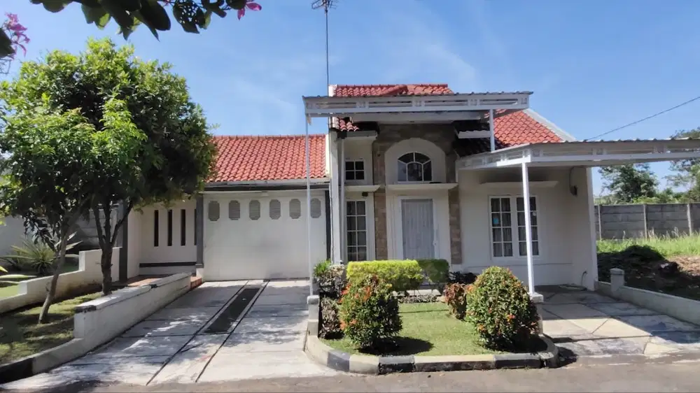 Rumah 3 Kamar Tidur di Grage Manoa Estate, View Ciremai, LT 167 m²