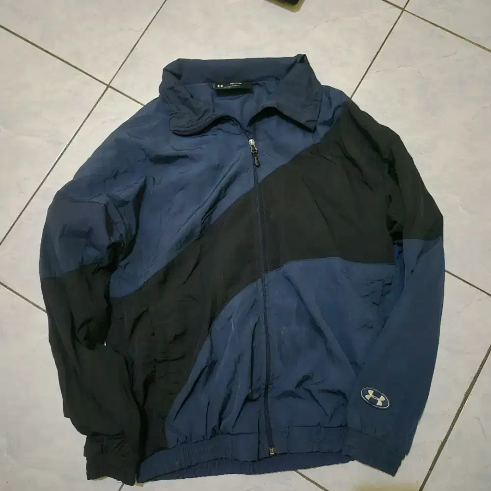Dijual Jaket under armour murah good conditio