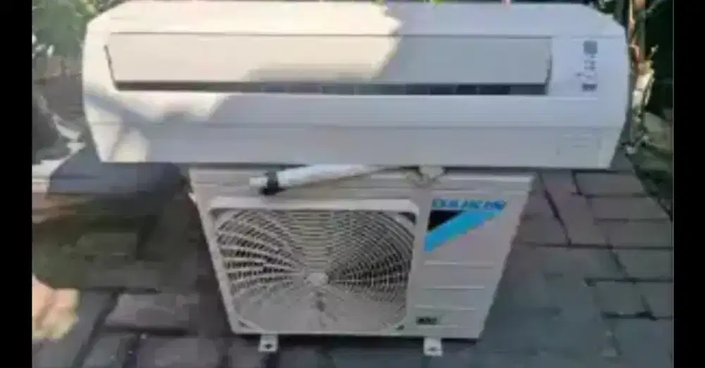 Jual ac daikin 3/4 pk r32  lowwat 350 watt kondisi 95% ori semua