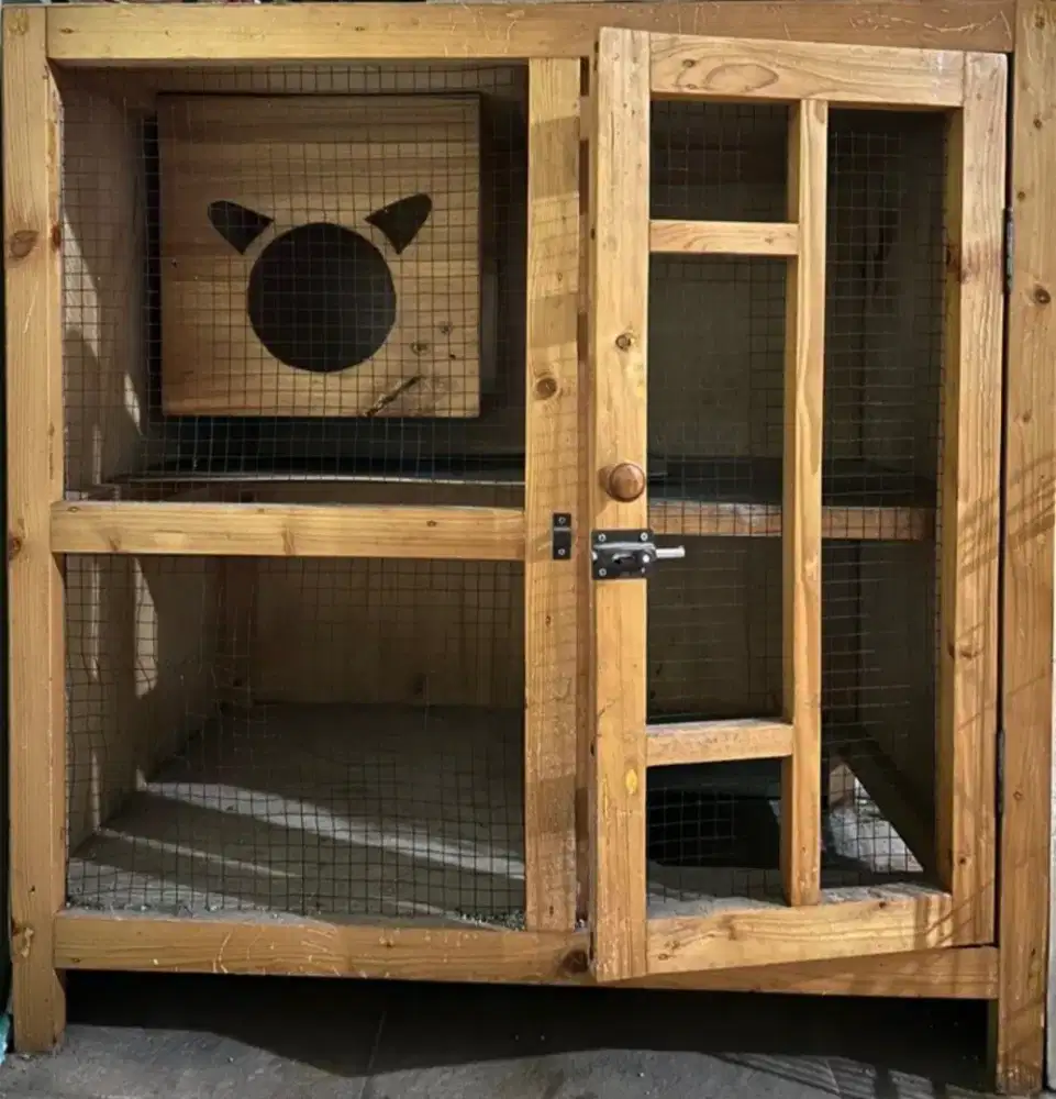 Kandang kucing kayu