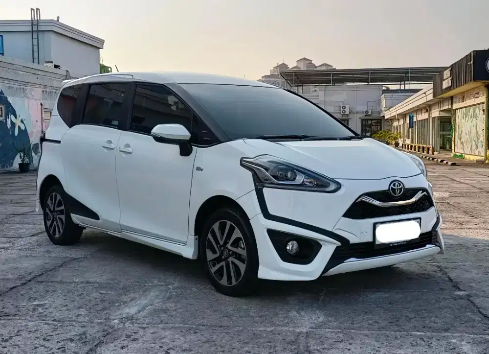 Toyota Sienta Q 1.5 AT 2020