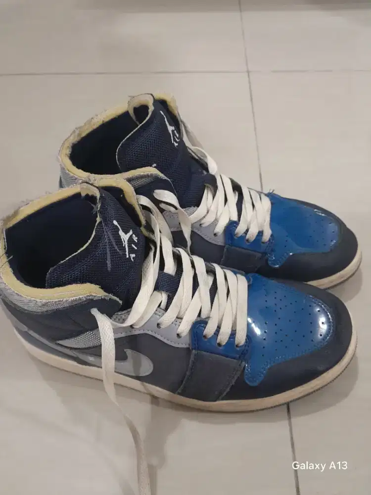 Sepatu air jordan 1 mid se craft inside out obsidian