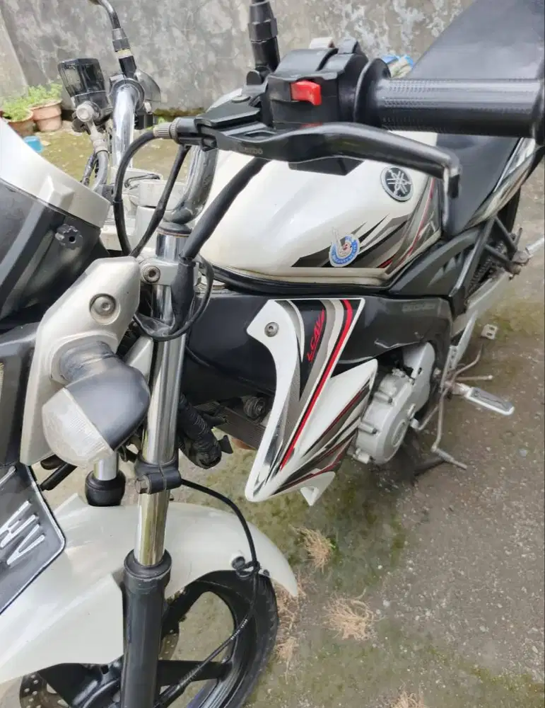 Vixion putih. BU