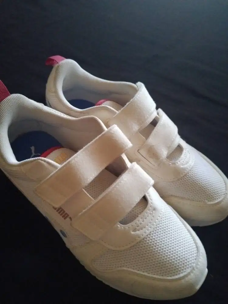 Sepatu anak merk Puma